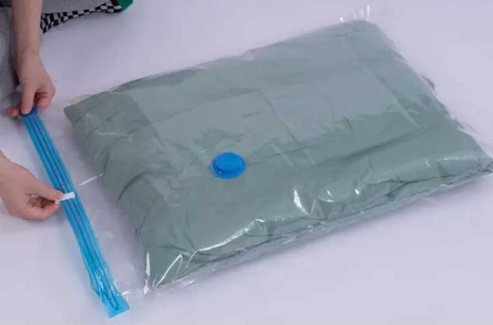 Vacuum Storage Bags Set – 5 Bags + Hand Pump | Space Saving Storage Organizer