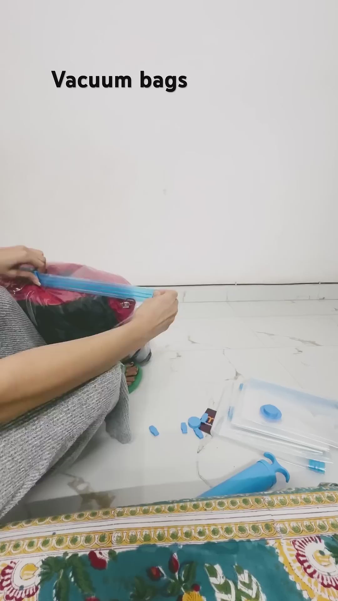 Vacuum Storage Bags Set – 5 Bags + Hand Pump | Space Saving Storage Organizer